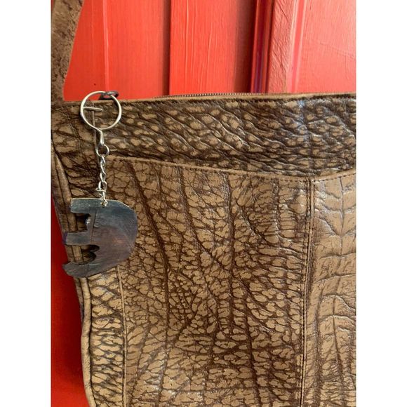 Concealed Carry Textured Brown Leather Purse Elephant Dangle Shoulder Bag EUC - Picture 2 of 6